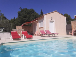 La Clastre location d'un studio avec piscine et clim près d'Uzès